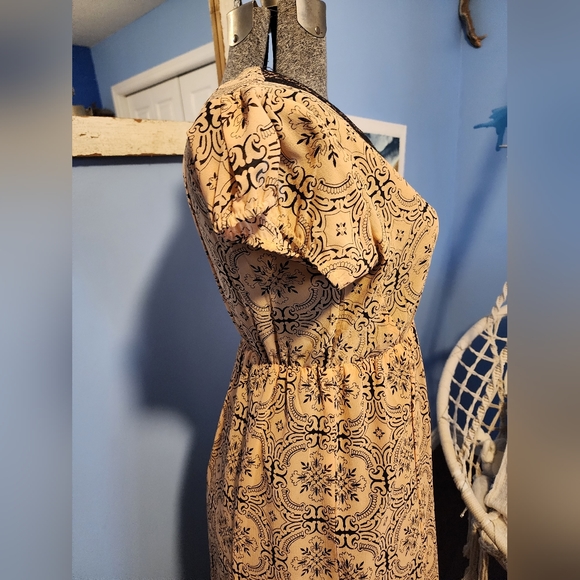 Bell-air Maxi Dress - Picture 3 of 3